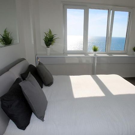 White Residence Luxury Apartments Saranda Oda fotoğraf
