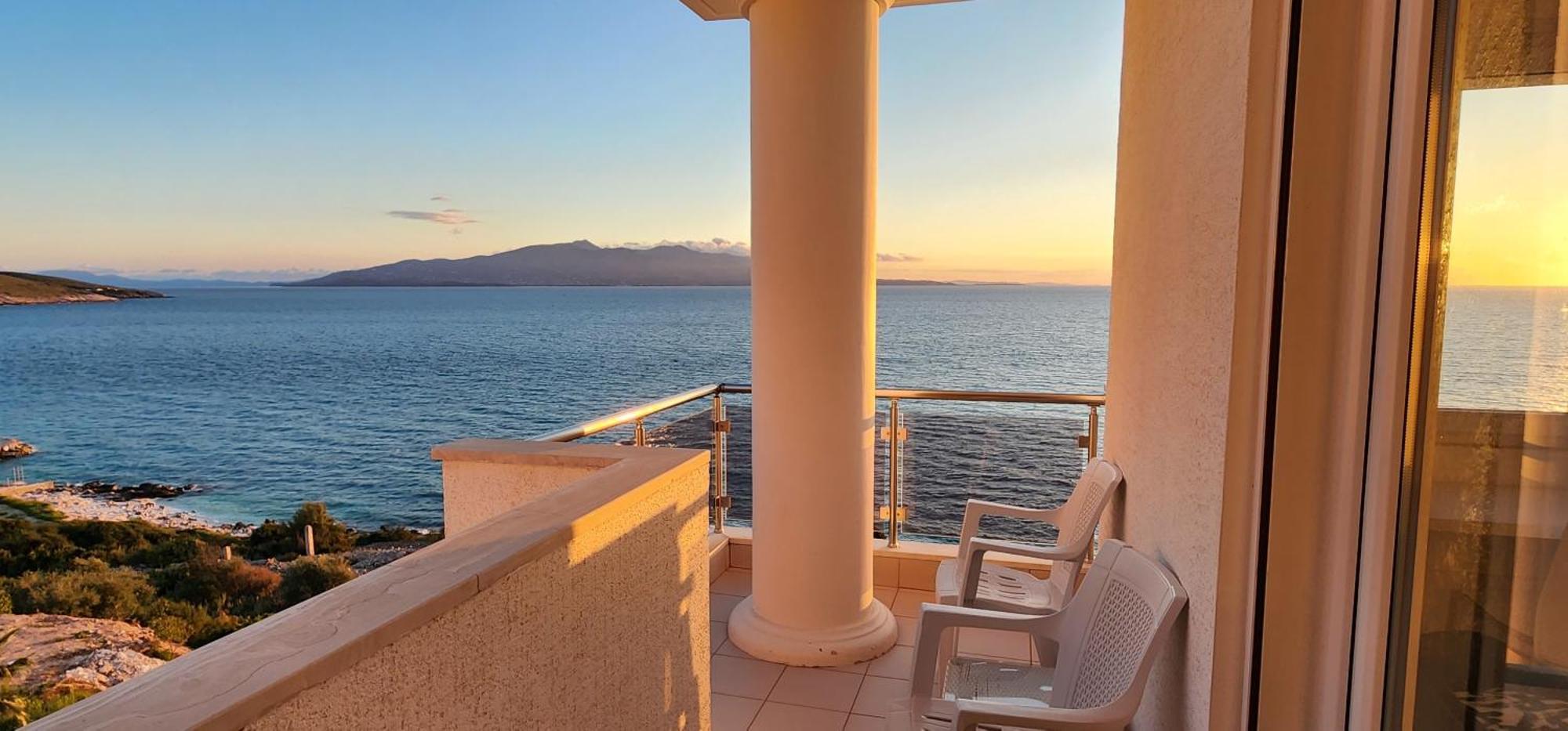 White Residence Luxury Apartments Saranda Dış mekan fotoğraf