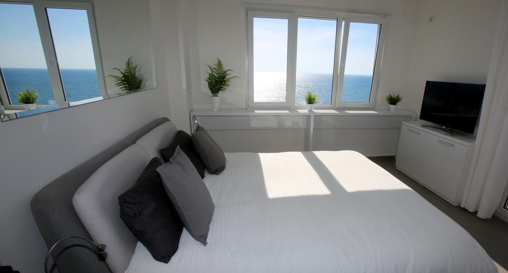 White Residence Luxury Apartments Saranda Oda fotoğraf
