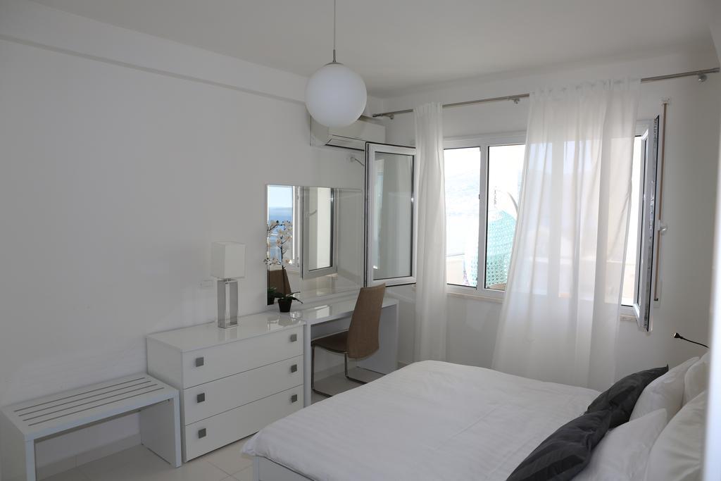 White Residence Luxury Apartments Saranda Oda fotoğraf